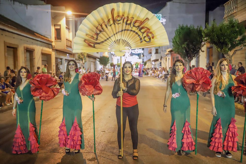 La Entrada Cristiana culmina una espectacular trilogía festera en Almoradí