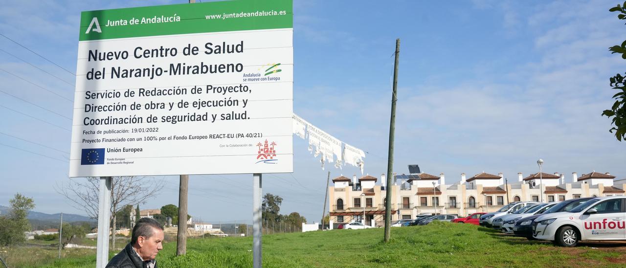 Terreno donde la Junta quiere construir un centro de salud en el barrio del Naranjo-Mirabueno.