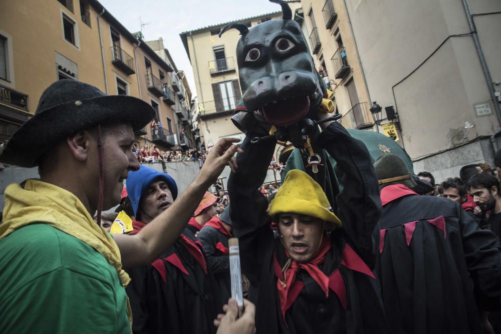 Berga estrena la Patum 2019 amb un passacarrers atapeït i calorós