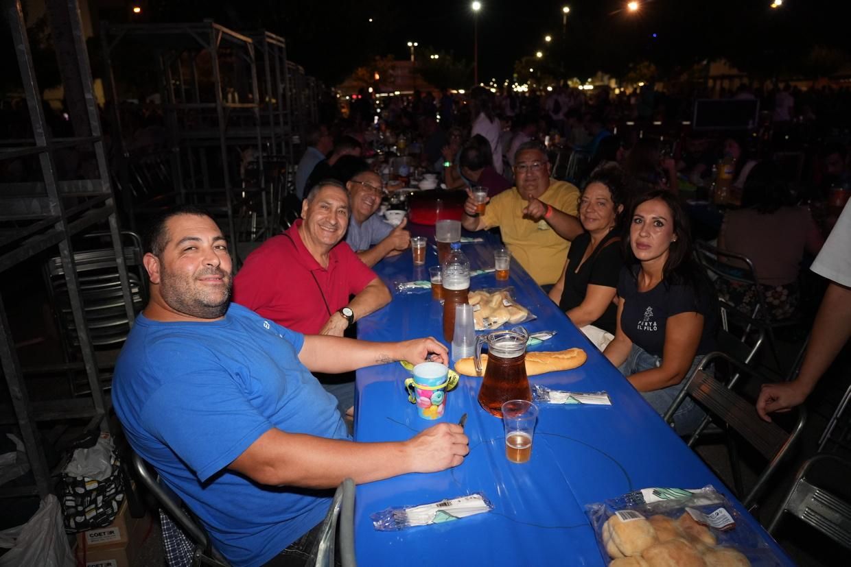 Galería: Les imatges del sopar de tombet de les penyes en les festes de Vila-real