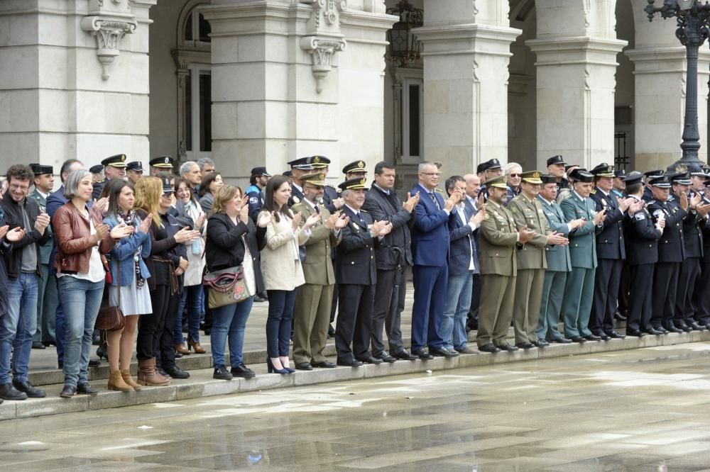 26 agentes reciben la medalla de permanencia por sus 30 años de servicio, funcionarios del cuerpo jubilados durante el 2016 fueron condecorados y otros 6, medalla a la trayectoria profesional ejemplar