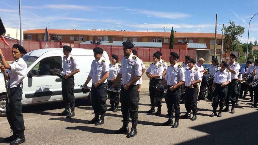 La banda de Morales durante el acto de celebración de su décimo aniversario.