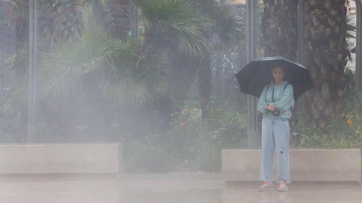 La DANA afectará mañana a Valencia con tormentas, lluvias y probable granizo, según la previsión de la Aemet.