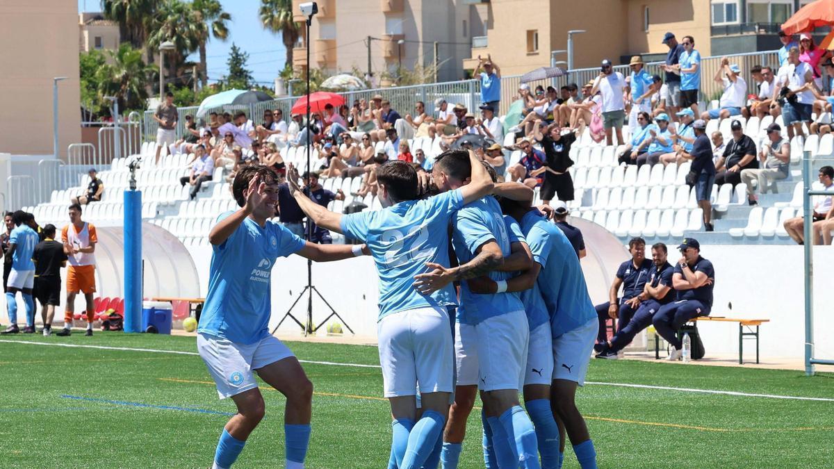 La UD Ibiza B celebra el segundo tanto ante el Pòrtol FC.