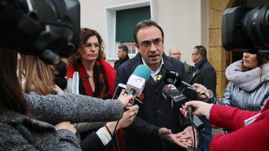 El diputat electe de Junts per Catalunya Josep Rull atenent els mitjans