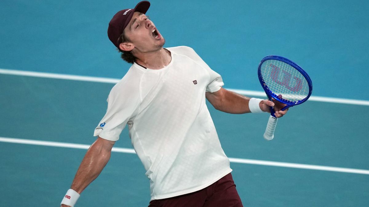 Alex De Miñaur celebrando en el Open Australia