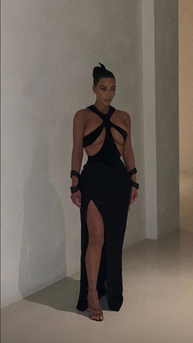 Kim Kardashian y su despampanante look para ir los Hollywood Beauty Awards