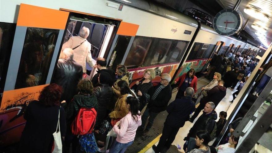 Nuevo desalojo en la estación de Plaza Catalunya de Barcelona por un paquete sospechoso