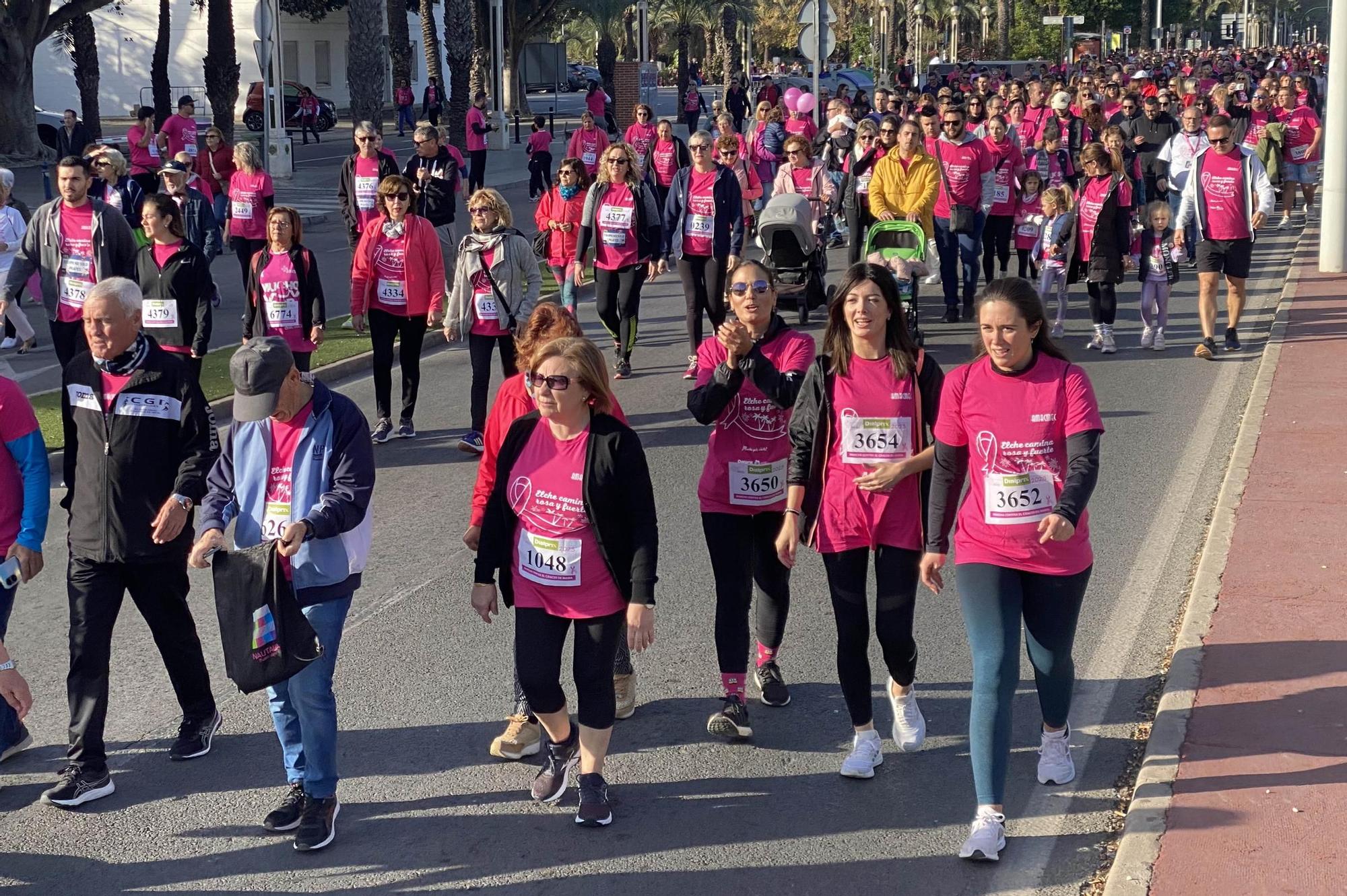 Una marea rosa imparable contra el cáncer de mama en Elche