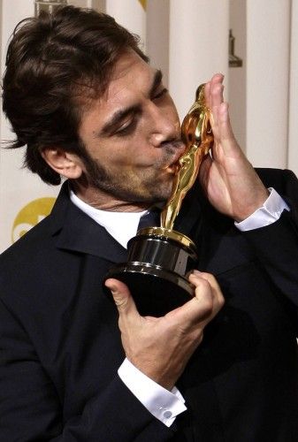 Bardem posa con su premio Oscar