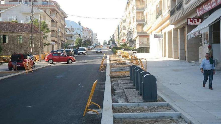 Aspecto de las obras en la avenida, en la tarde de ayer. // Rafa Vázquez