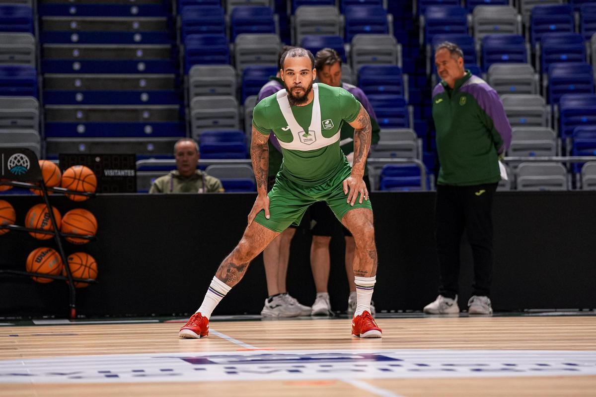 Justin Cobbs, durante el entrenamiento de este martes en el Martín Carpena.