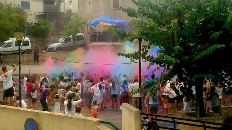 Fiesta &#039;holi&#039; para terminar los actos