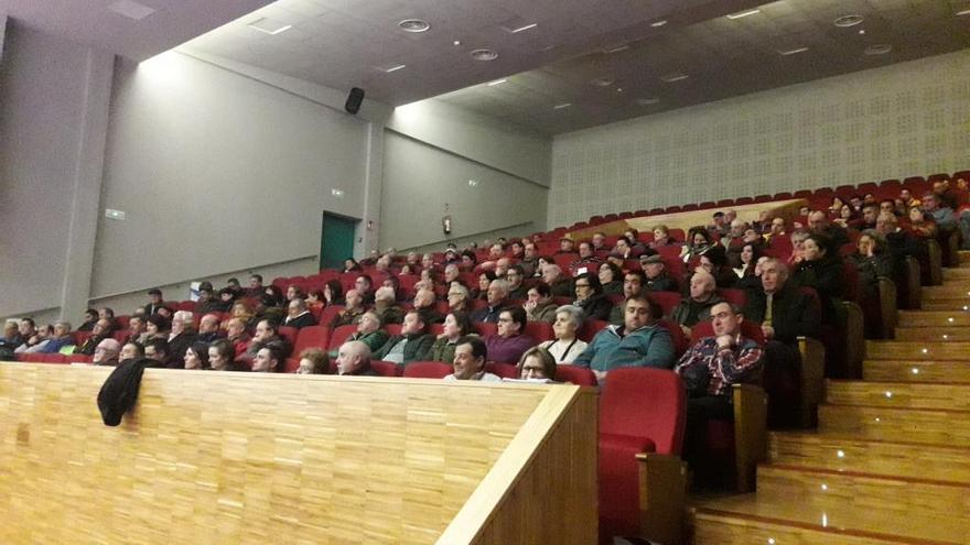 Asistentes a la reunión de ayer en el auditorio.