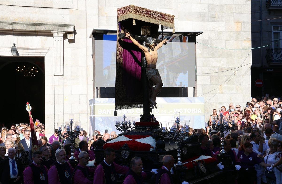 Miles de almas en el día grande del Cristo de la Victoria