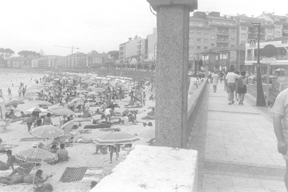 Playa y paseo marítimo de Silgar (Sanxenxo), en 1994.