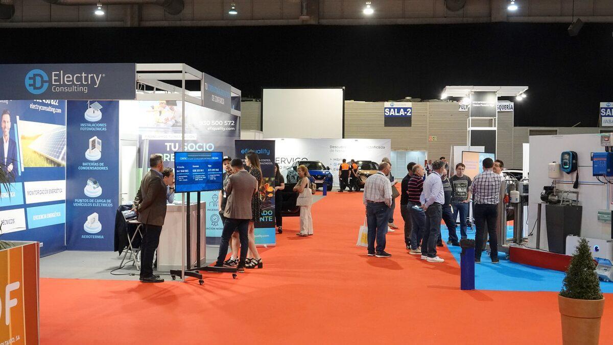 Público en una anterior edición del Salón Enerxétika a celebrar en el ferial Abanca de Silleda