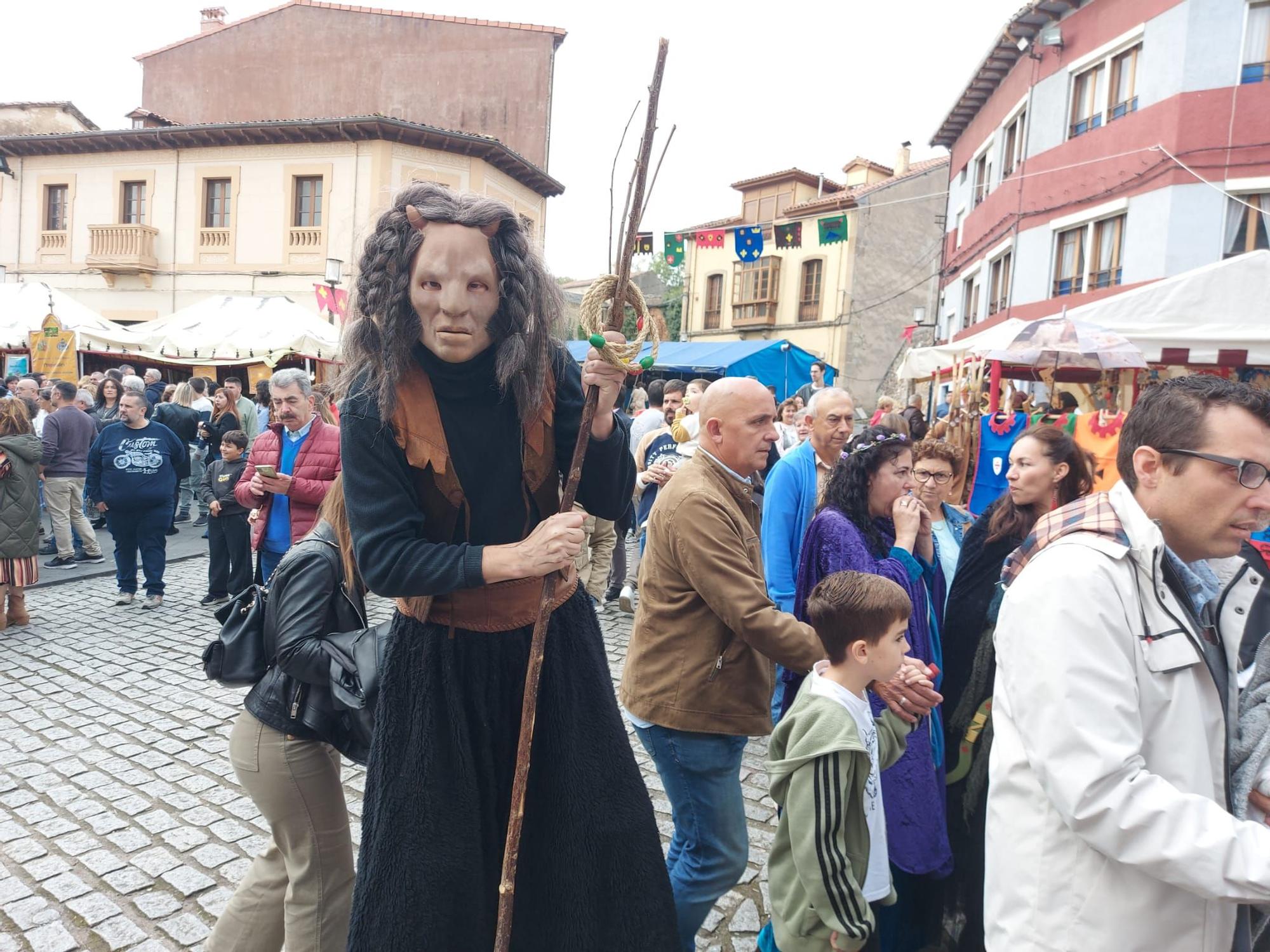 En imágenes: Domingo de lleno en la Feria Medieval de Salas