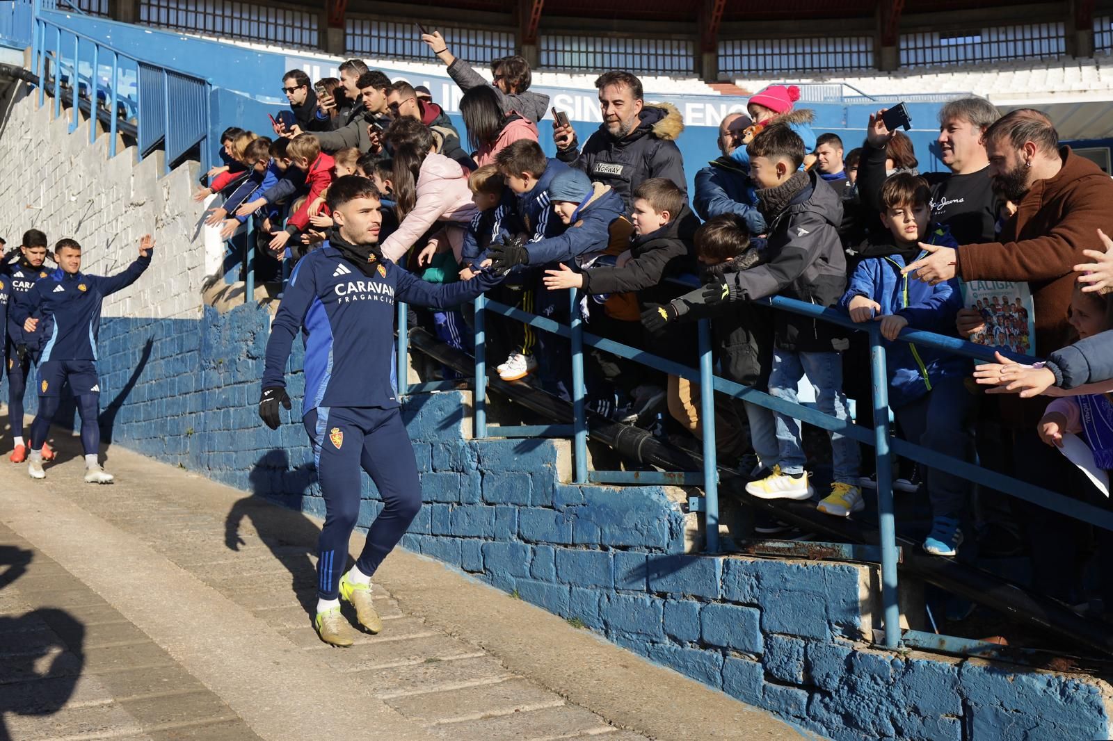 EN IMÁGENES | Gran ambiente en el entrenamiento a puertas abiertas del Real Zaragoza