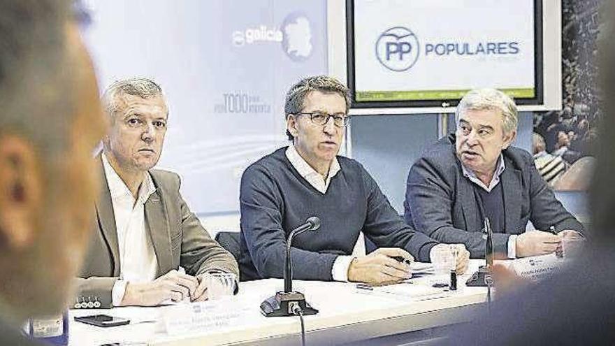 Rueda, Feijóo y Barreiro, ayer, en la ejecutiva del PP gallego.