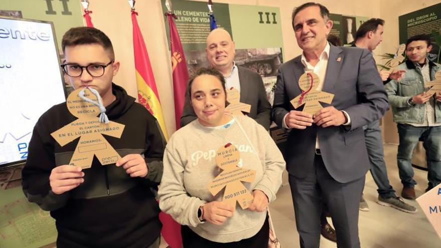 Volunarios de Fundown en la 
presentación del 
programa.  juan carlos caval.