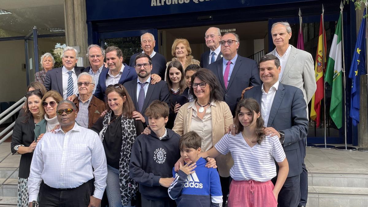 Familiares y autoridades, durante el acto.