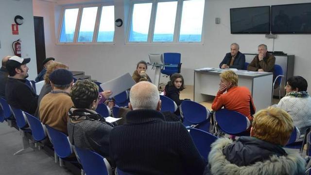 Asistentes a la reunión de ayer en la cofradía lastrina.