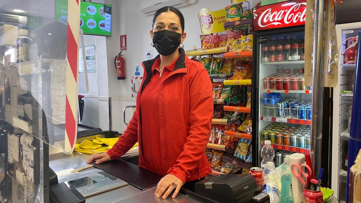 Silvia Lechón, en el supermercado.