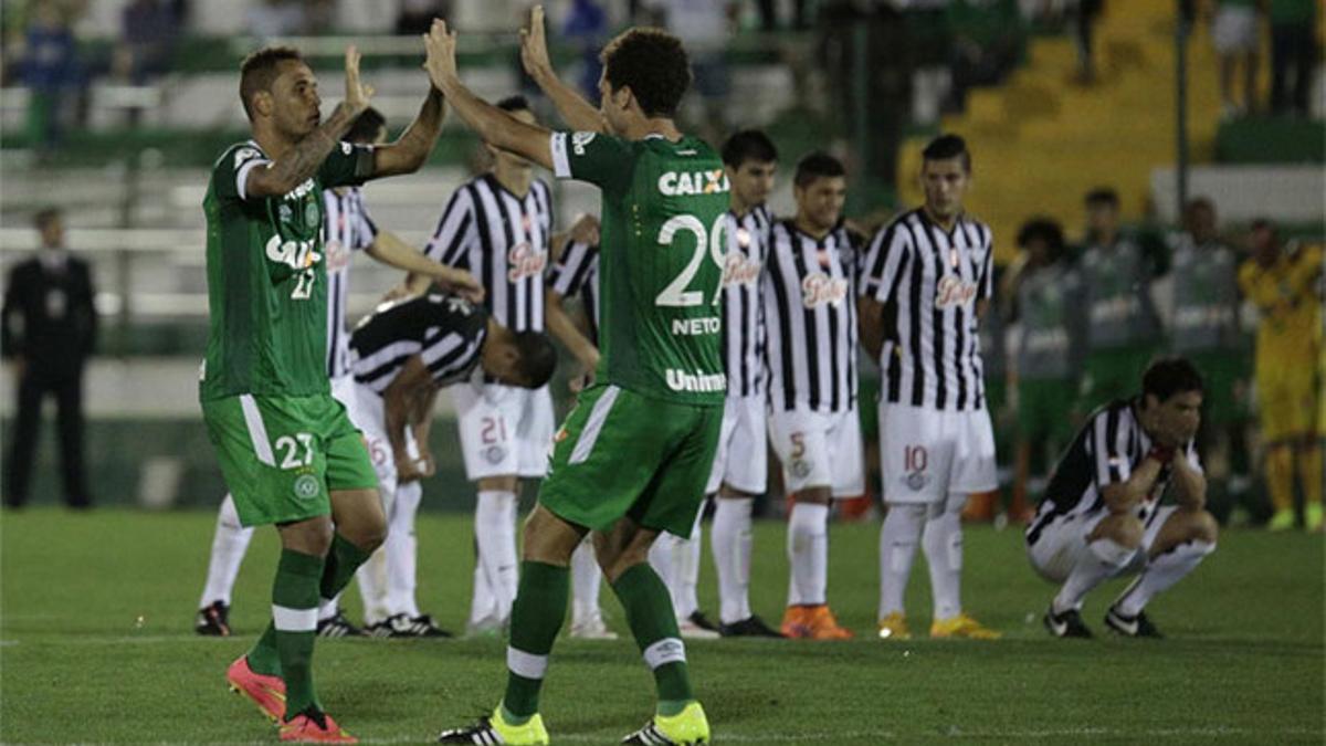 Los jugadores de Chapecoense celebran el pase a cuartos