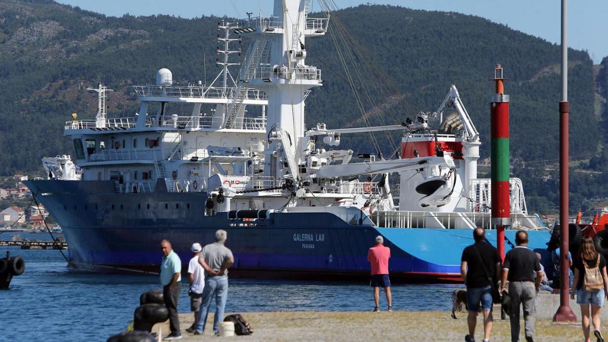 El “Galerna Lau”, en la ría
de Vigo.   | // MARTA G. BREA