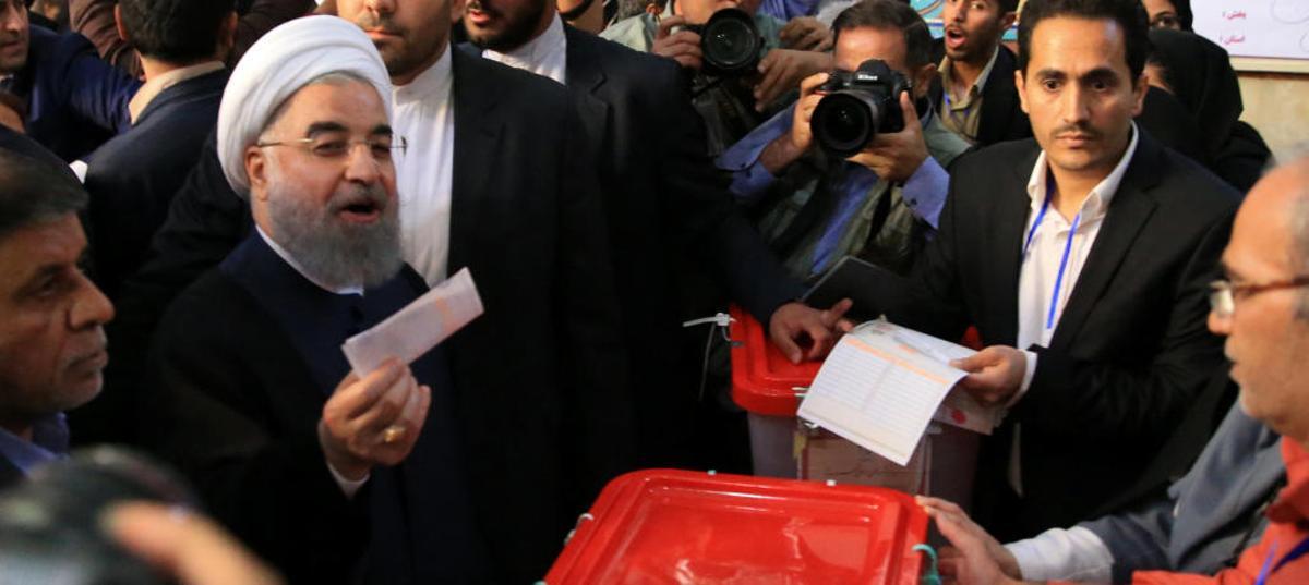 Hasan Rohaní acude este viernes a votar.