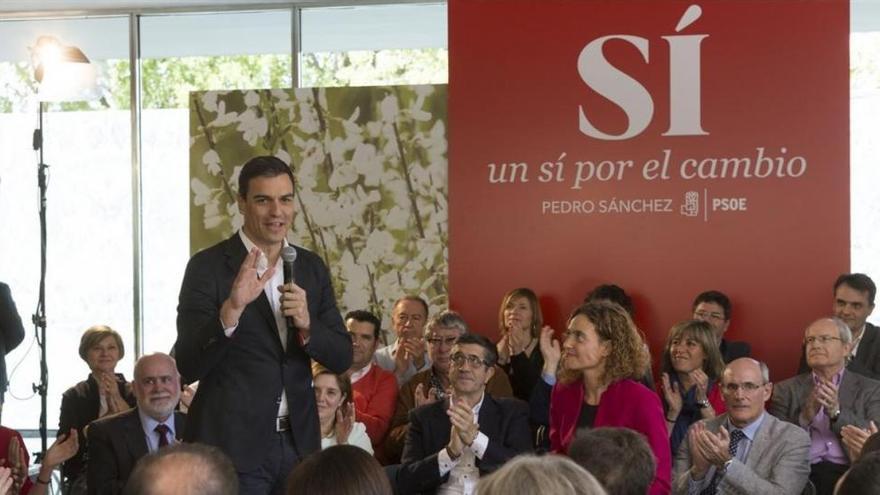 Sánchez pide elegir entre el &quot;rupturismo&quot; de Podemos y la &quot;motivación en equipo&quot; del PSOE