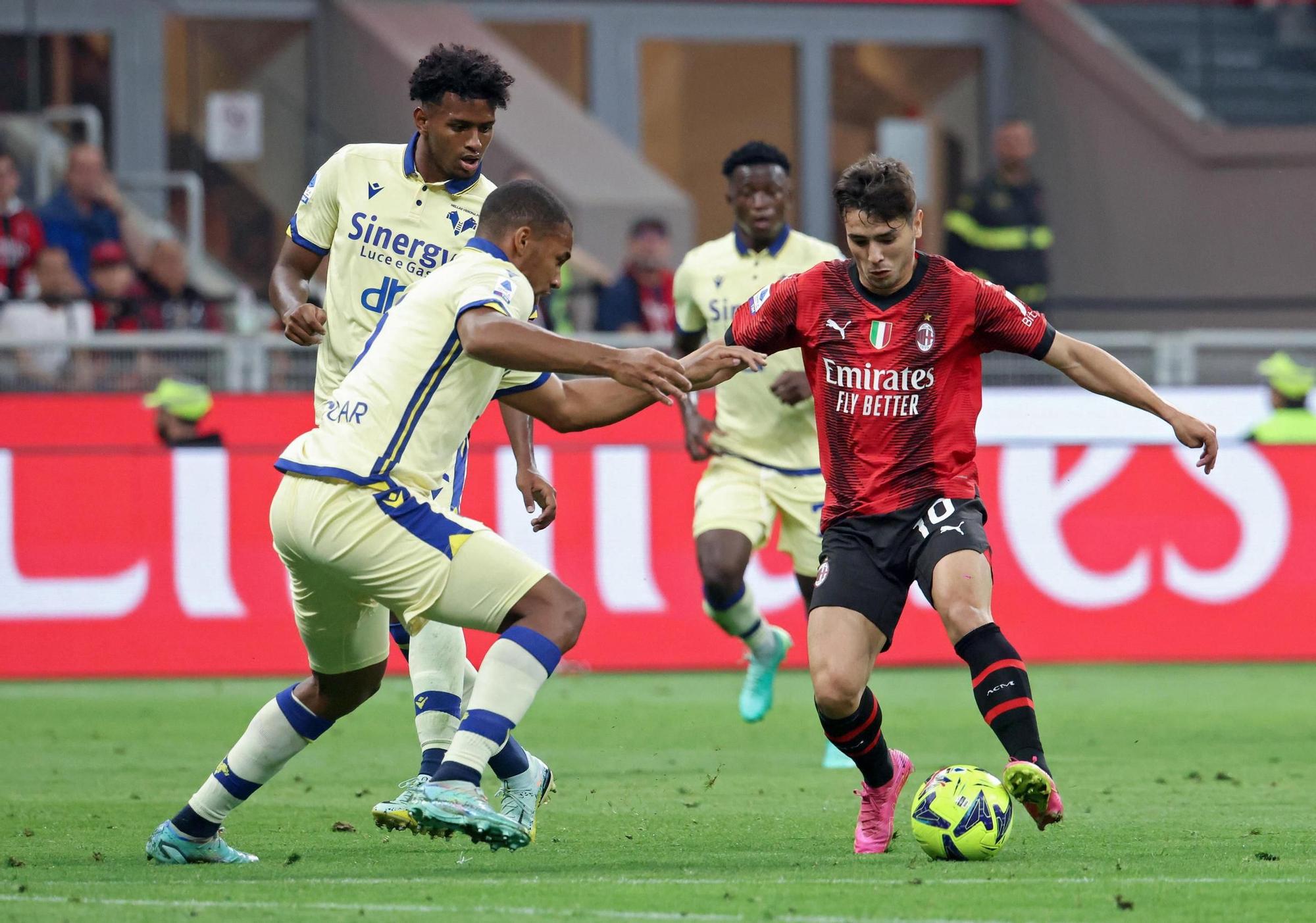 Brahim Díaz, durante un partido con el Milan ante el Verona en la Serie A.