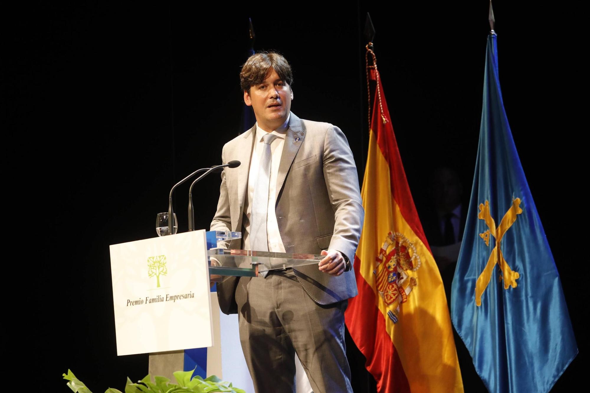 Entrega del premio "Familia Empresaria" a la familia Cosmen Menéndez-Castañedo