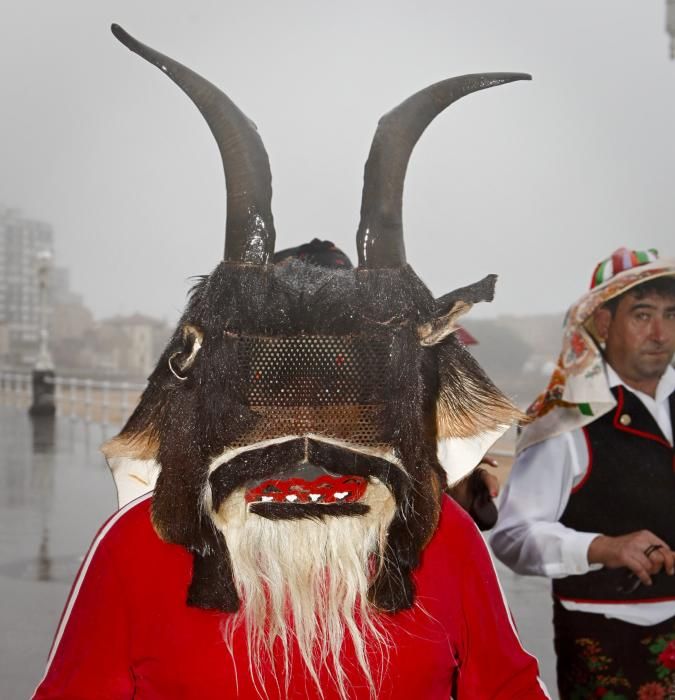 Desfile de máscaras ibéricas en Gijón