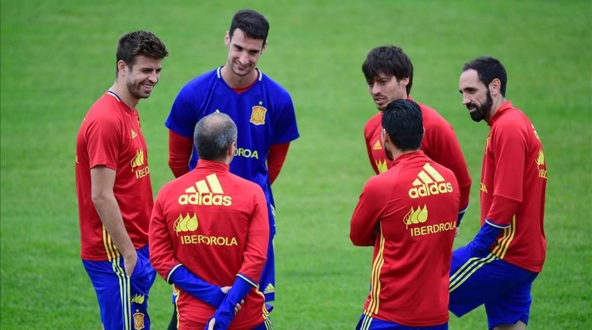 marcosl34286787  from l to r  spain s defender gerard pique  spain160614200728