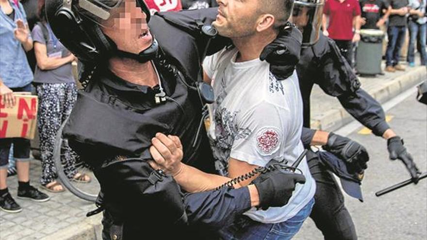 Tres detenidos más por agresiones en la manifestación del 9 d’Octubre