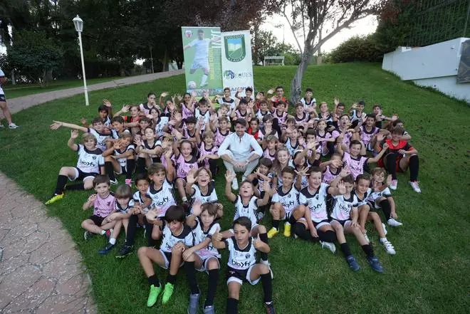 La Escuela de Fútbol Javi Flores da el pistoletazo de salida a su tercera edición
