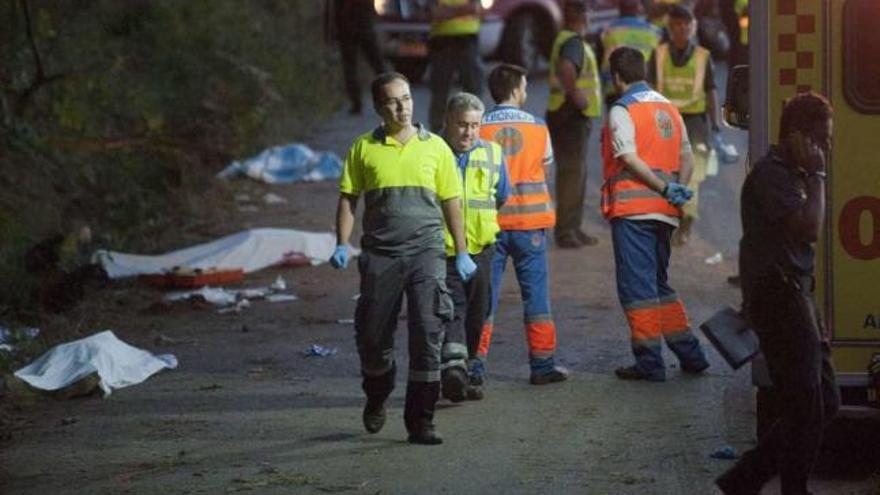 El lloc de l&#039;accident amb víctimes tapades.