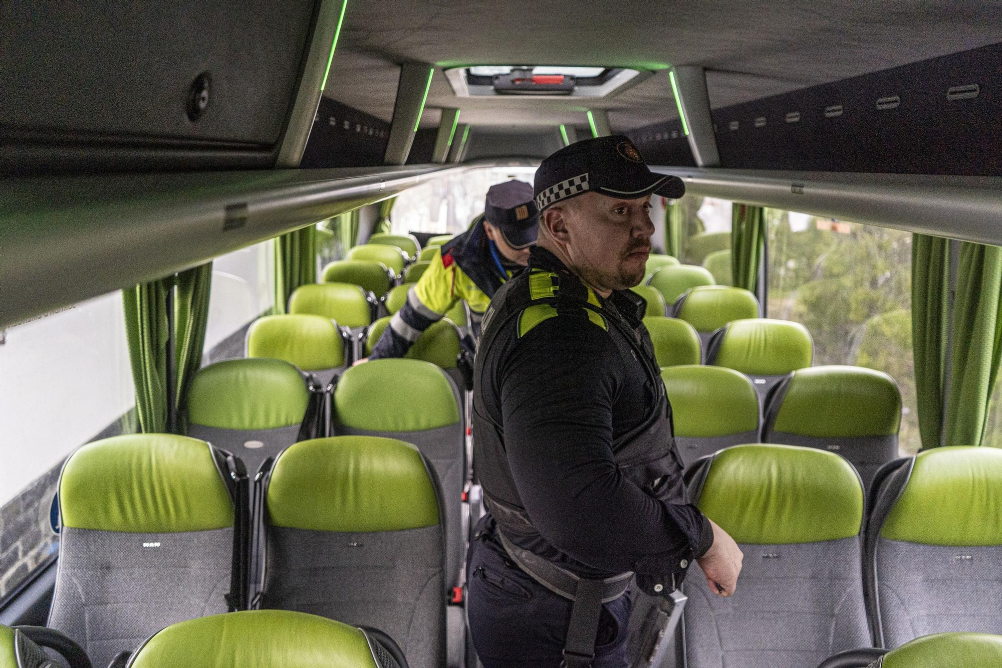Un control del transport escolar dels Mossos, des de dins
