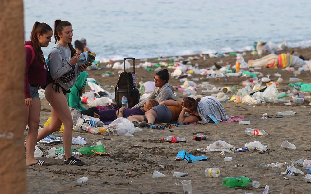 Así amanecen las playas malagueñas después de la noche de San Juan