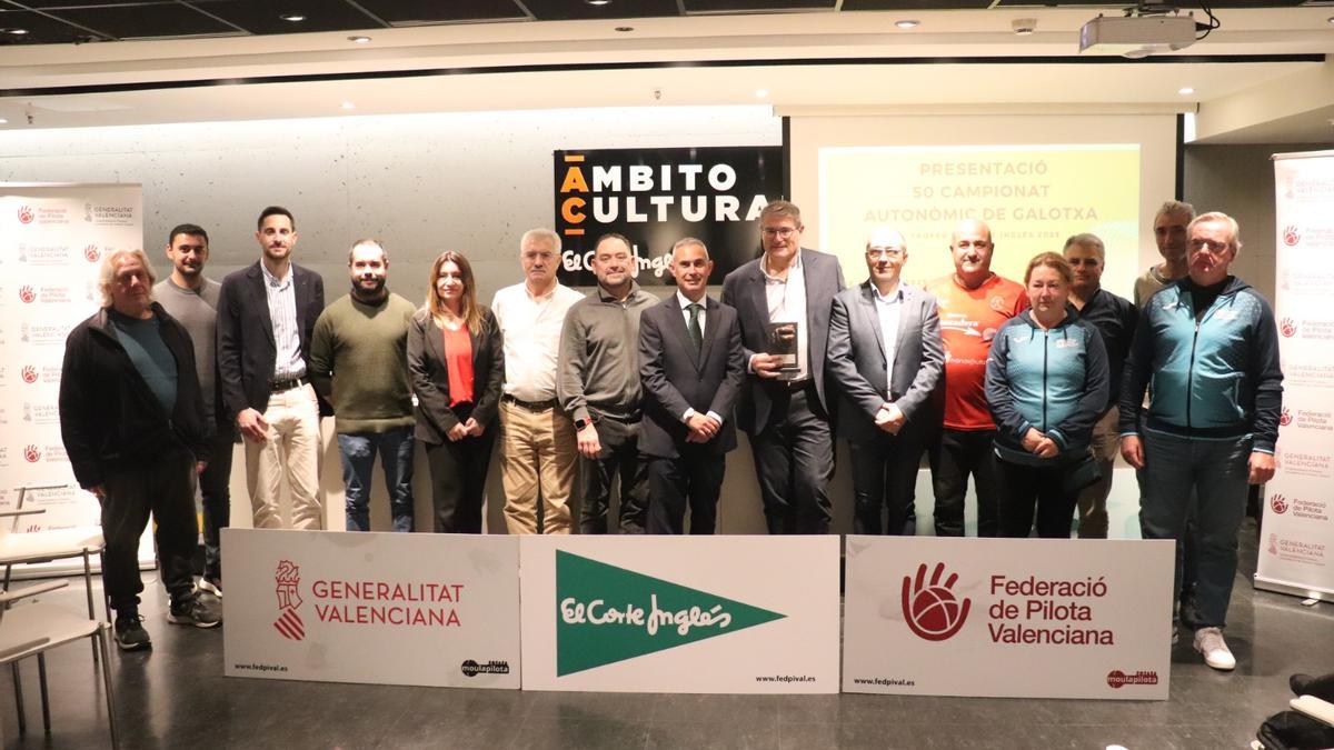 L'acte de presentació va tindre lloc al centre El Corte Inglés del carrer Colón.