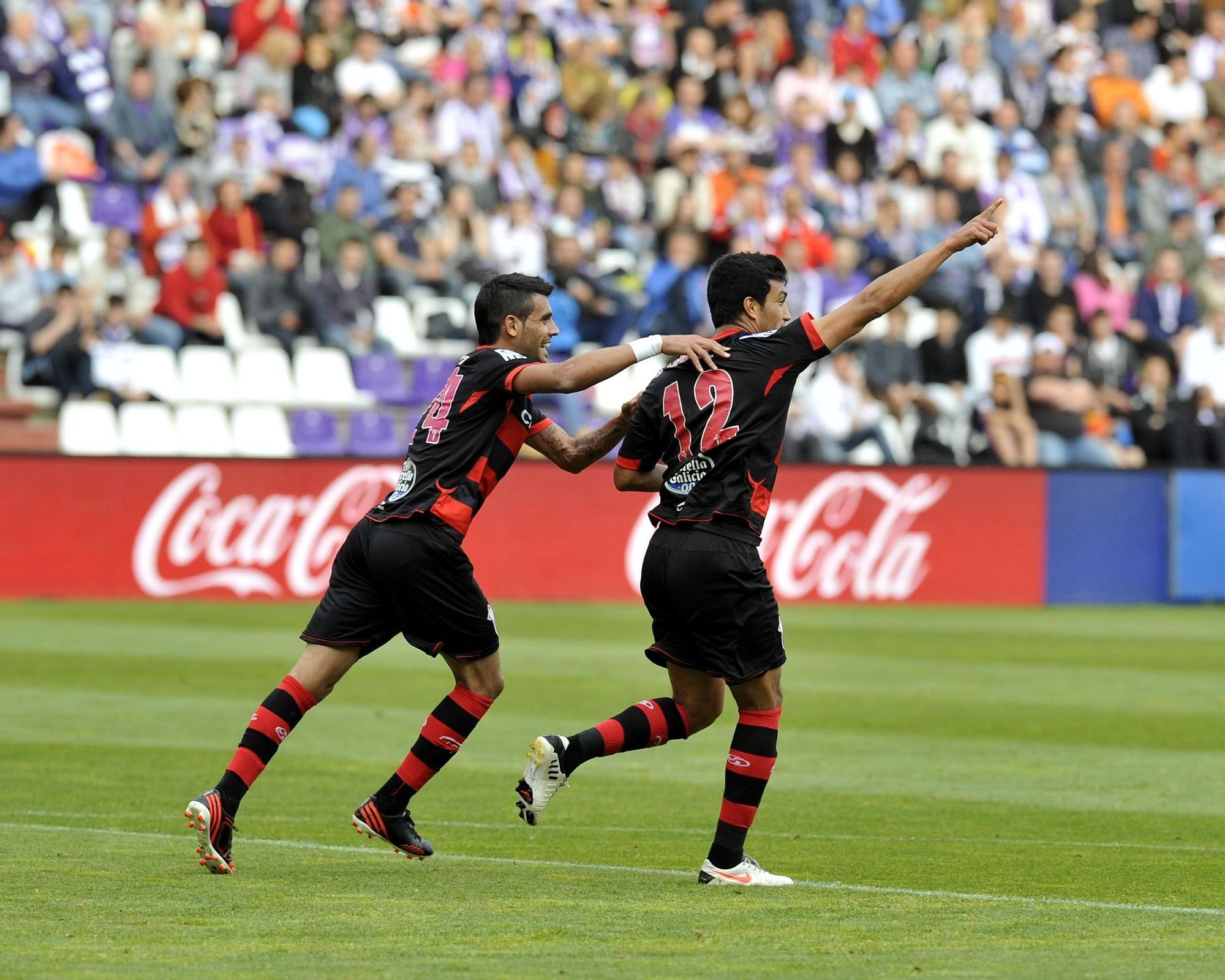CABRAL 26-5-13 R. Garcia Celebra con Augusto su gol en Valladolid, clave para la permanencia.jpg