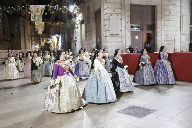 Todas las fotos de la ofrenda del 18 de marzo por la calle San Vicente hasta la 00:30 horas
