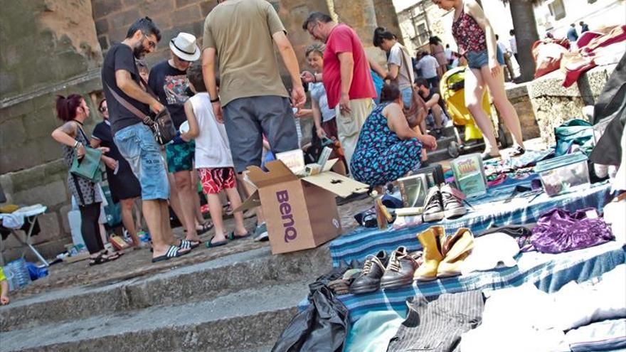 organizan un mercadillo en santiago