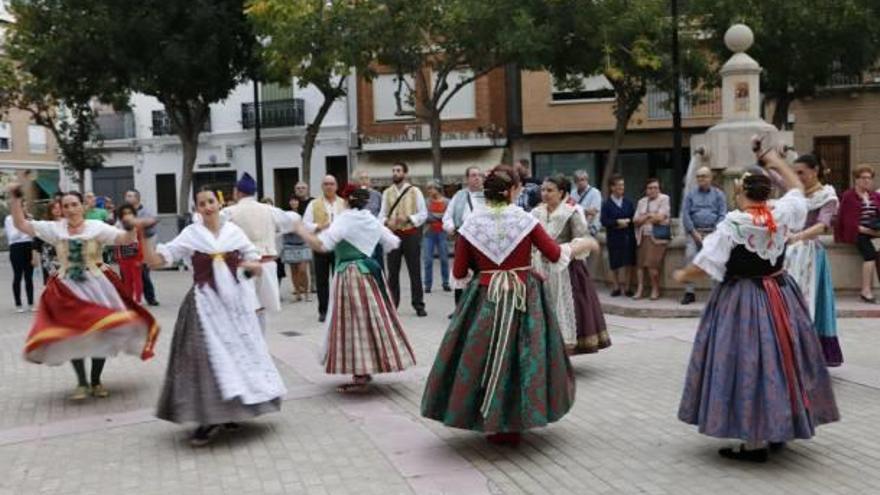 Puertas abiertas y poesía para rendir homenaje a la Senyera en Meliana