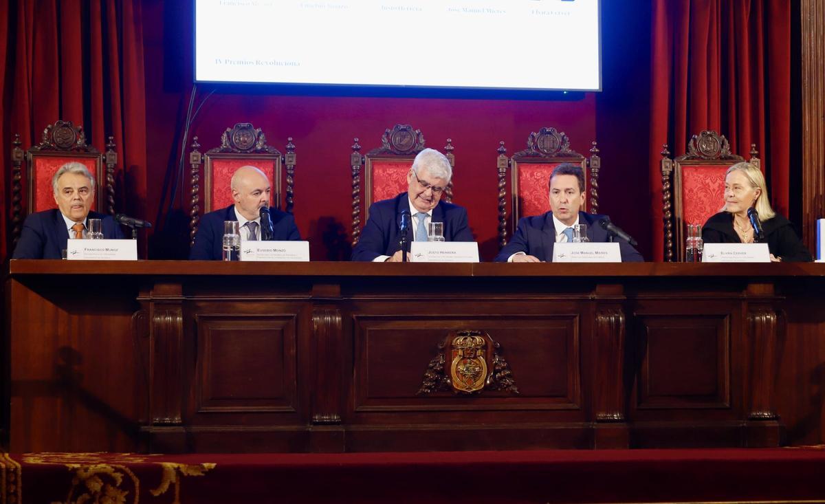 De izquierda a derecha: Francisco Muñoz, Eusebio Monzó, Justo Herrera, José Manuel Mieres y Elvira Cever.