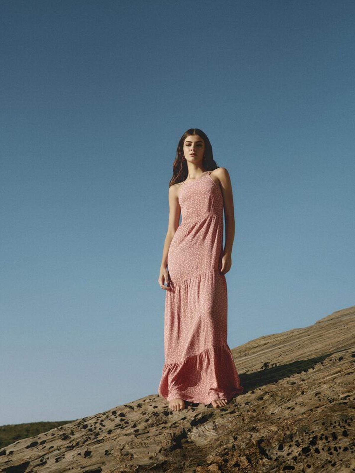 Vestido largo y ancho de Lefties