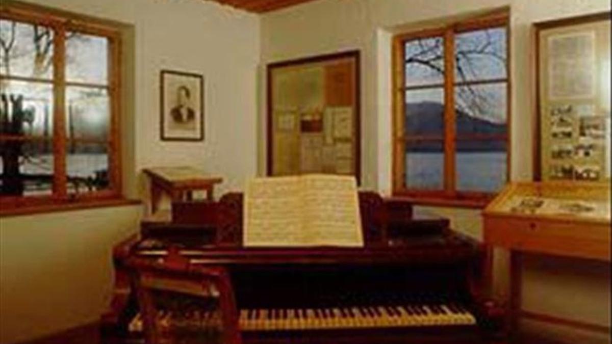 Interior de la casita de trabajo de Gustav Mahler, a orillas del lago Attersee.