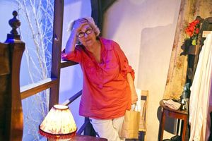 L’actriu Anna Lizaran mentre preparava l’obra de teatre ’Agost’.